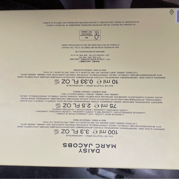 New in Box Marc Jacobs Daisy Perfume Set - Picture 3 of 4